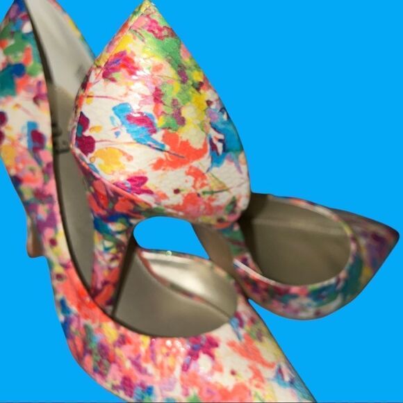 Ana! Next to new! Super nice pleasingly floral design with snake skin look! - Picture 3 of 7